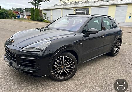 Porsche Cayenne E-Hybrid Platinum Edition 21 Zoll