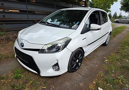 Toyota Yaris Hybrid Life