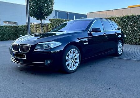 BMW 530d xDrive Bi Xenon , HUD, AHK ,Luftgefedert