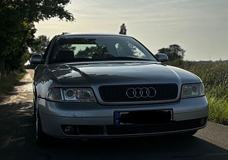Audi A4 2.4 tiptronic V6