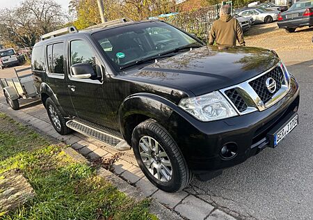Nissan Pathfinder 2.5 dCi LE