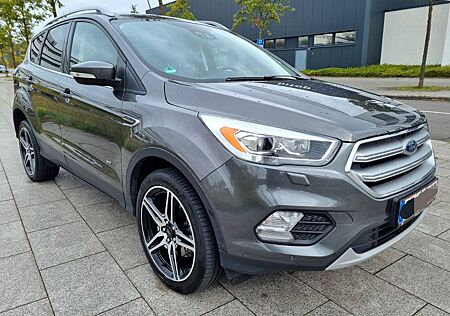 Ford Kuga Titanium 4x4/ Automatik/Kamera/AHK/Sauber !