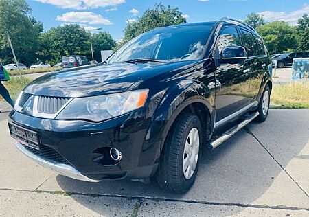 Mitsubishi Outlander 2.2 DI-D Intense, 7 Sitzer Keyless Go