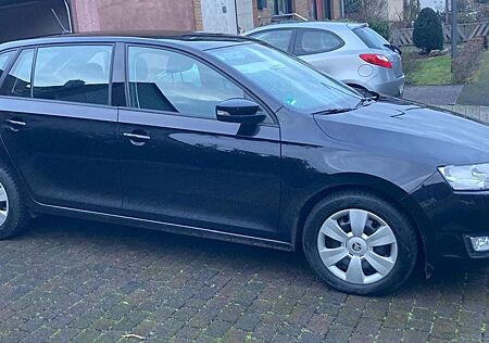 Skoda Rapid 1.4 TDI/ Automatik, Tempomat, PDC, Sitzhei