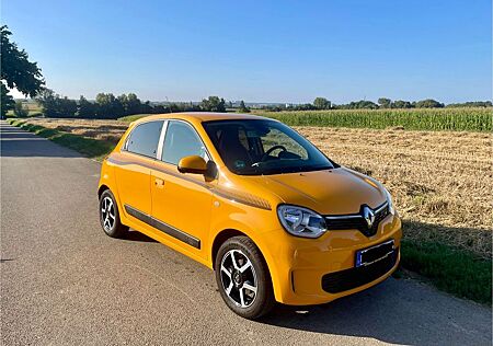 Renault Twingo TCe 90 Limited mit 91 PS in Mango Gelb