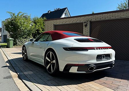 Porsche 992 Carrera Cabriolet Carrera wie NEU