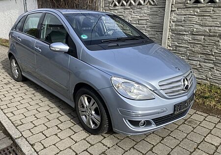 Mercedes-Benz B 180 CDI KLIMA Licht-Regensensor SHZG ALU