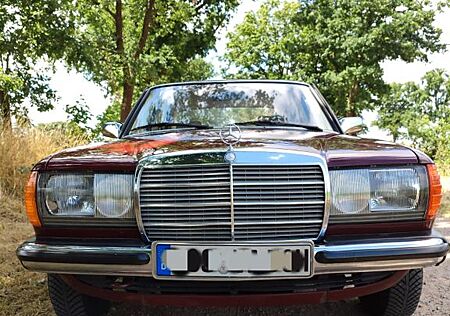 Mercedes-Benz 230 E
