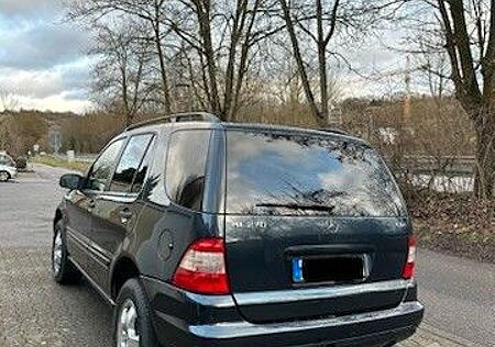 Mercedes-Benz ML 270 CDI - 101.000 km - 1. Hand