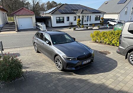 BMW 330e xDrive Touring Sport inkl. Werksgarantie
