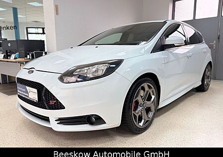Ford Focus Lim. ST 2.0 Leder Recaro Sitzhzg USB