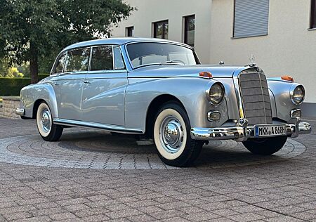 Mercedes-Benz 300 300d Adenauer