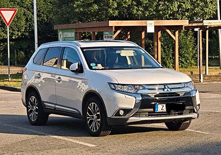 Mitsubishi Outlander 2.2 DI-D Top 4WD Turbo+Service neu