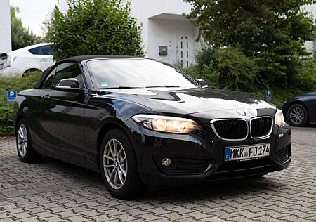 BMW 218i Cabrio | AHK | Windschott | 8-fach bereift