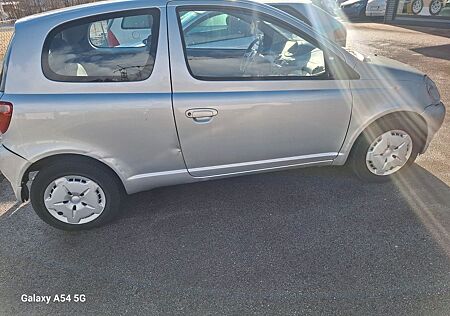 Toyota Yaris 1.0 Mit österreichischer Zulassung
