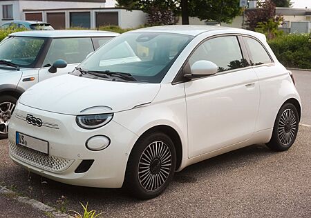 Fiat 500E Icon, 42 kWh, Vollausstattung, TÜV, 8fach