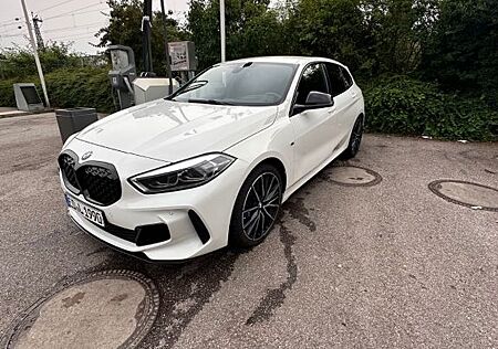 BMW M135i xDrive A -