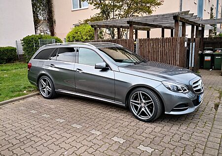 Mercedes-Benz E 220 BlueTEC BE T Edition AVANTG. Auto. Edi...