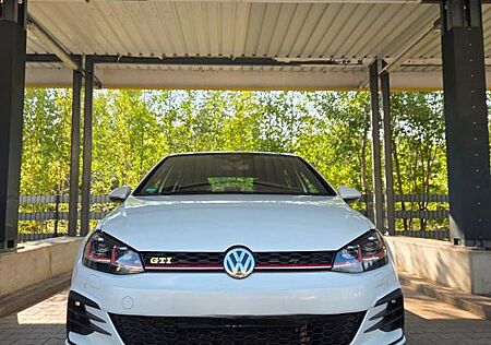 VW Golf Volkswagen 2.0 TSI DSG GTI GTI