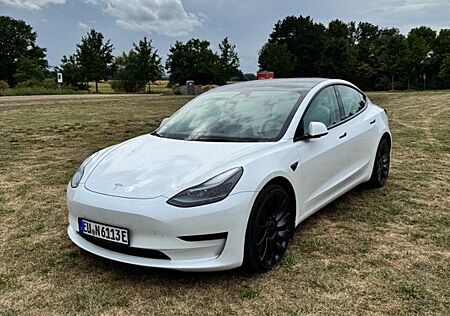 Tesla Model 3 Allradantrieb mit Dualmotor Performa...
