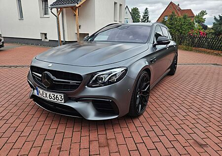 Mercedes-Benz E 63 AMG Mercedes-AMG E 63 S Edition1 900PS