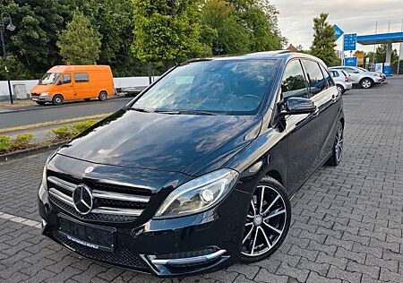 Mercedes-Benz B 220 B 2204Matic-AUT+PANOR+KLIMAUT+LED+KAM+NAV+LEDER