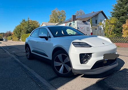 Porsche Macan 4 -