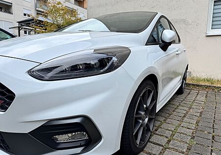 Ford Fiesta 1,5 EcoBoost ST mit Styling-Paket ST ...