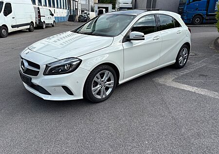 Mercedes-Benz A 180 A180Urban*Klima*Pano-Dach*Navigation*Xenon*Camer