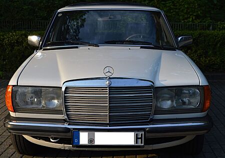Mercedes-Benz 300 W123, 300D, Automatikgetriebe, Klimaanlage