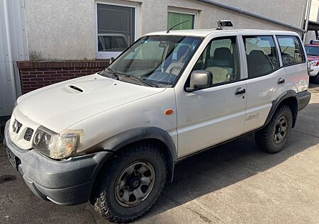 Nissan Terrano 2,7 TD Intercooler Outdoor