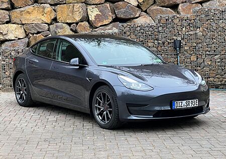 Tesla Model 3 Standart Range 2022 - Mit Teslagarantie