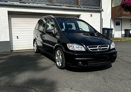Opel Zafira 2.2 DTI -