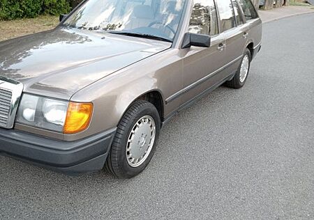 Mercedes-Benz E 200 200TE