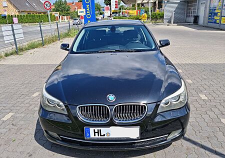 BMW 520i Facelift-Modell Limousine Benzin