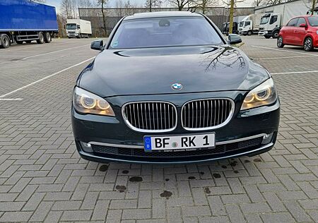 BMW 730d Scheckheft fast VOLL Chauffeursfahrzeug