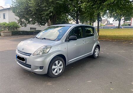 Daihatsu Sirion 1.0 -