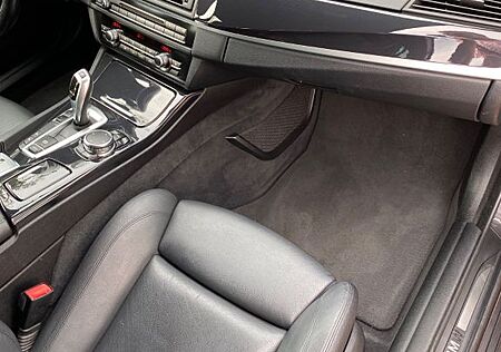 BMW 530d xDrive Touring A Luxury Line Luxury Line