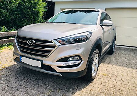 Hyundai Tucson 4WD, höhergelegt, Familien-Allroader!