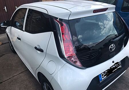 Toyota Aygo (X) Aygo (X) 1,0-l-VVT-i x x