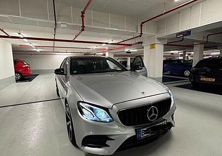 Mercedes-Benz E 220 d Autom. - AMG L. TOTW. RÜCKF.