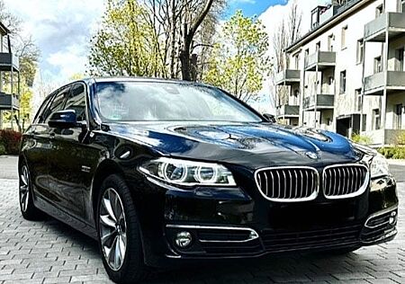 BMW 525d xDrive Touring A Luxury Line Luxury Line