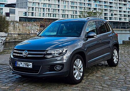 VW Tiguan Volkswagen 2.0 TSI 4MOTION Sport & Style*VOLL*TÜV*KM
