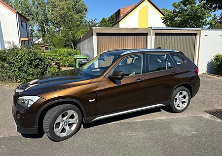 BMW X1 sDrive20d - Automatik, Panoramadach