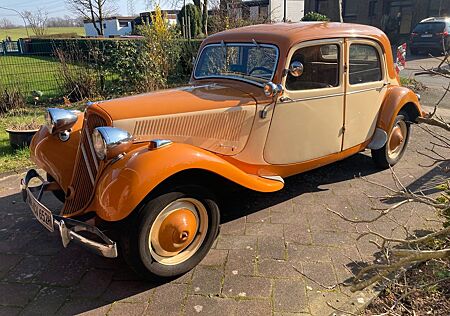 Citroën Verkaufe Oldtimer Traction Avant 11 BL (Koffer)