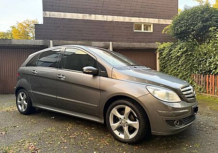 Mercedes-Benz B 200 Special Edition/Tüv Neue/Automatik /Navi