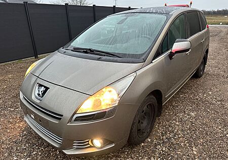 Peugeot 5008 1.6 Benzin Premium / Pano