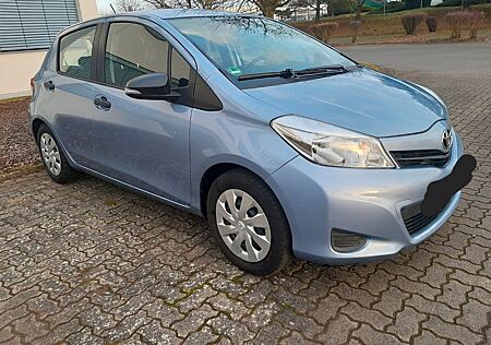 Toyota Yaris 1,33-l-Dual...HU neu