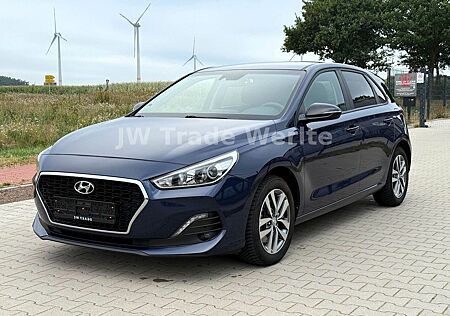 Hyundai i30 1.4 YES! Kamera Navi LED PDC Spurassi AHK 16