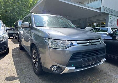 Mitsubishi Outlander Plus 4WD(7 Sitze)